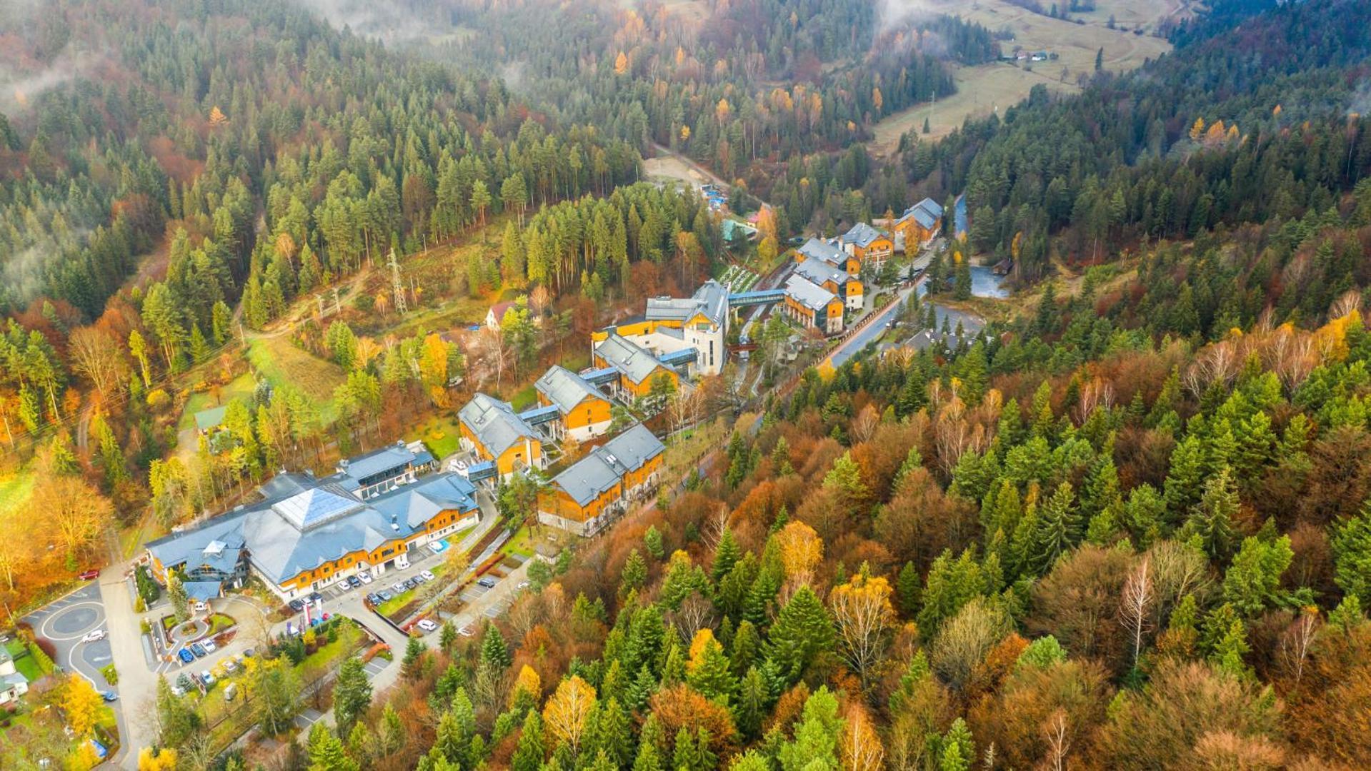 Hotel Czarny Potok Resort Spa & Conference Криница-Здруй Екстериор снимка