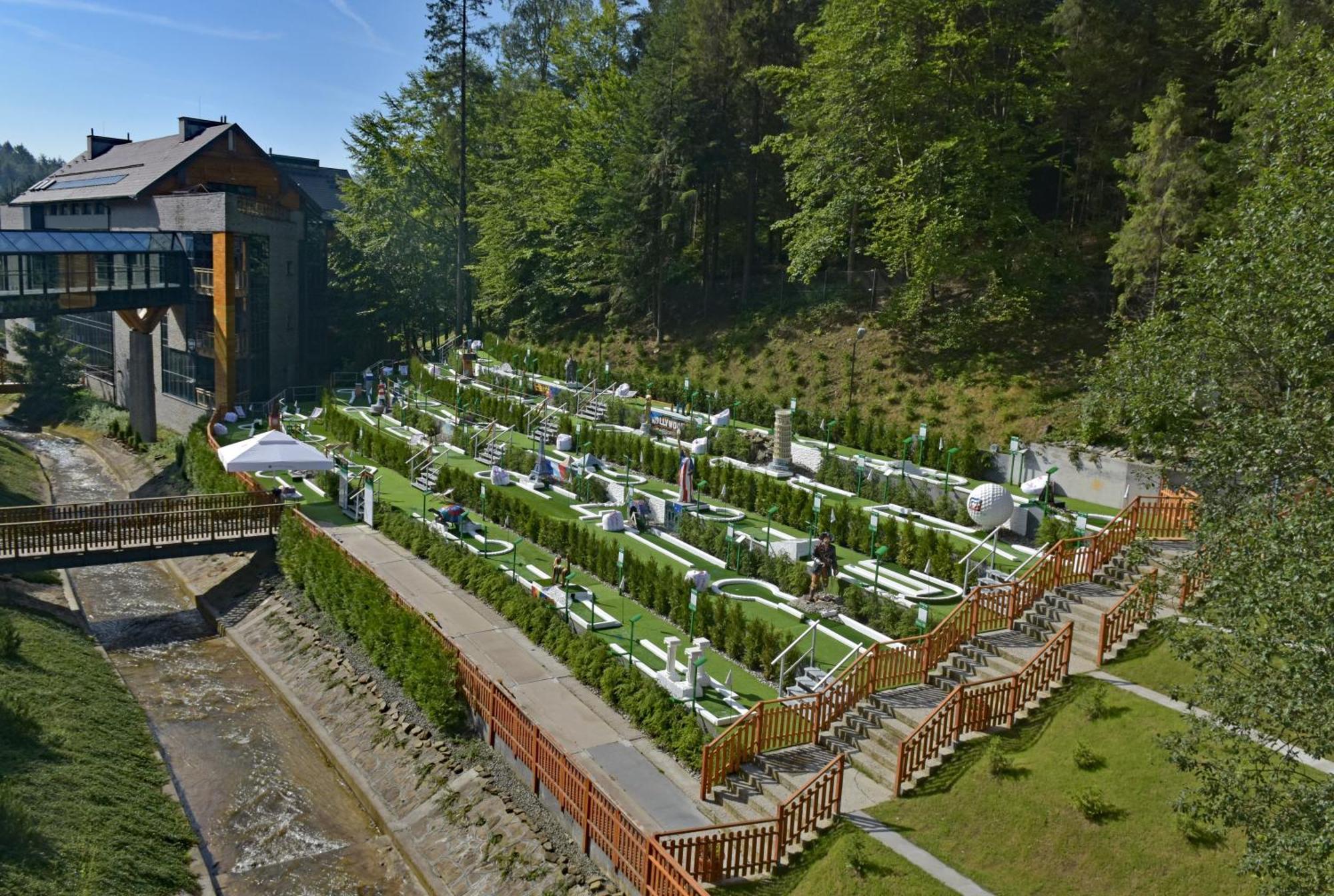 Hotel Czarny Potok Resort Spa & Conference Криница-Здруй Екстериор снимка